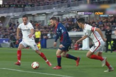 阿隆索F1成功秘诀：战术智慧、体能训练与健康管理揭秘