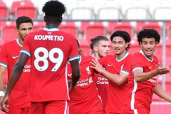 西汉姆联主场迎战热刺：英超大战战术布局对决